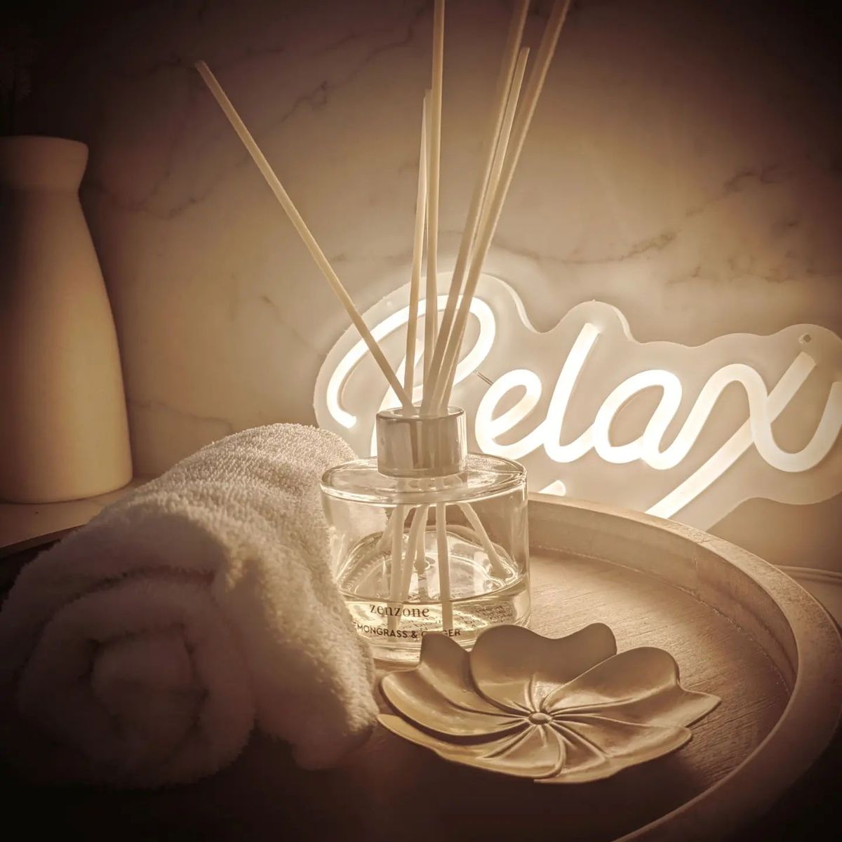 Botol semprot aromaterapi DIY dengan minyak esensial untuk kamar cozy