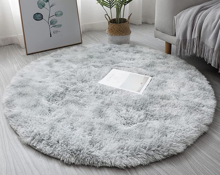 Karpet cozy warna pastel di kamar bergaya estetik