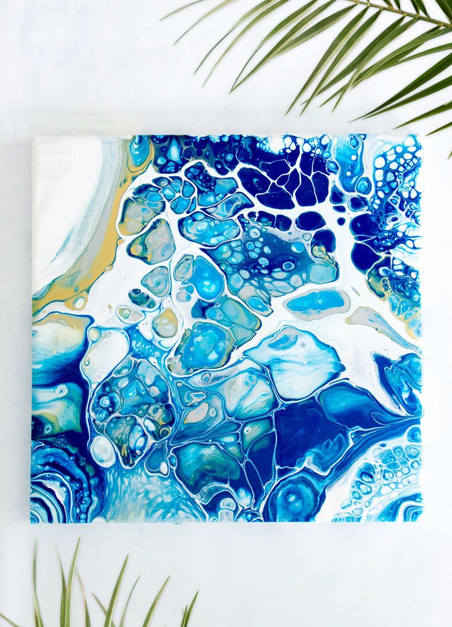 Wall art DIY kanvas dan cat acrylic sedang dibuat