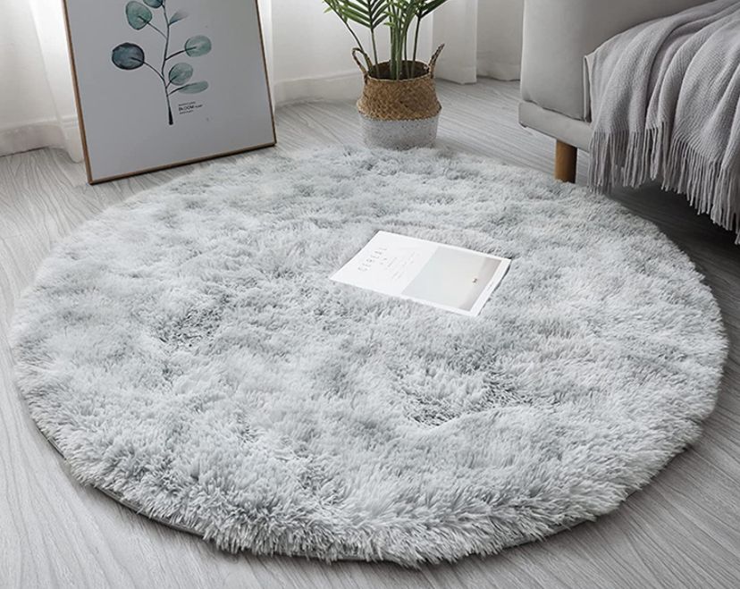 Karpet cozy berwarna netral untuk kamar tidur estetik